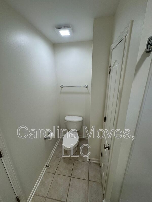 Building Photo - 121 Pine Walk Dr