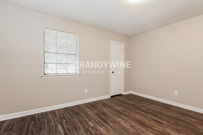 Building Photo - 9347 Forest Knoll Dr