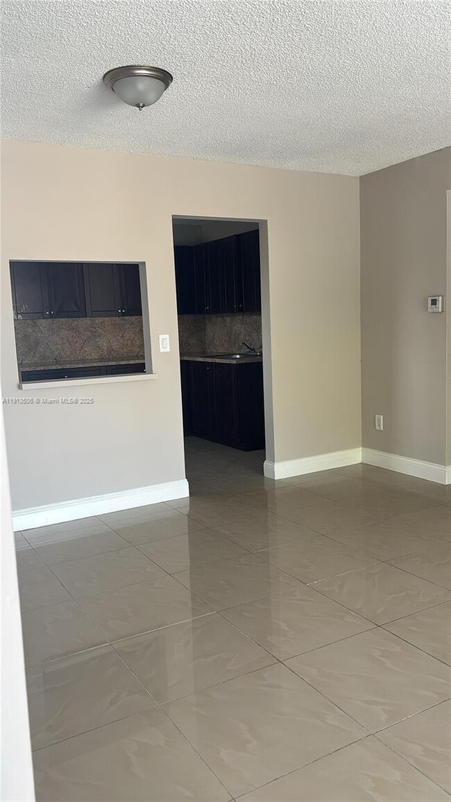 Building Photo - 13725 NE 6th Ave