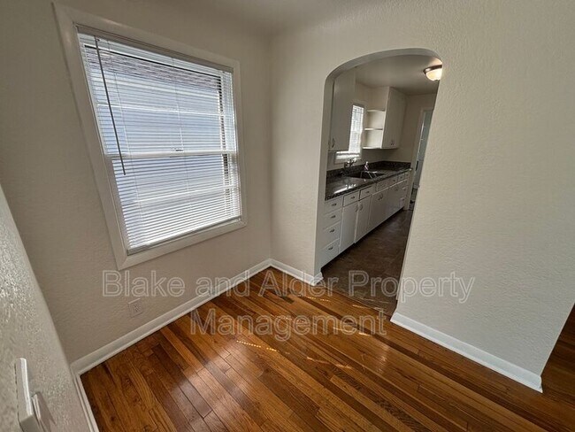 Building Photo - 656 Breys Ave NE