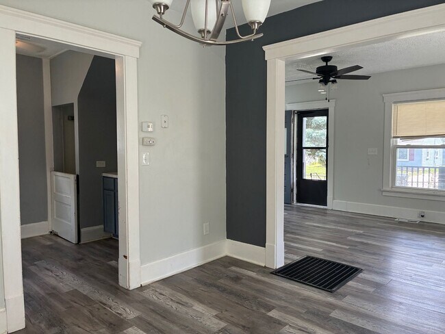 Building Photo - 118 Floral Ct