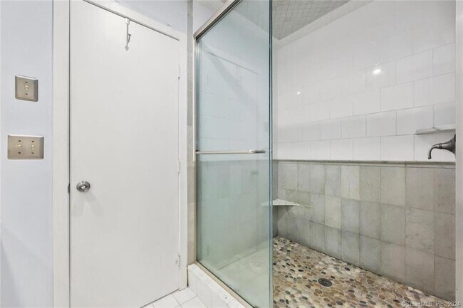 Building Photo - 83 Washington St