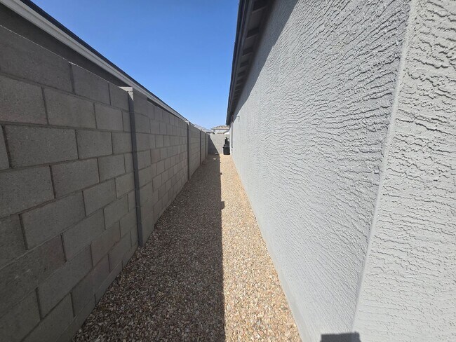 Building Photo - New Build 4 bed/3 Bath Home