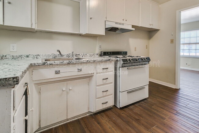 Building Photo - 532 E Indian Dr