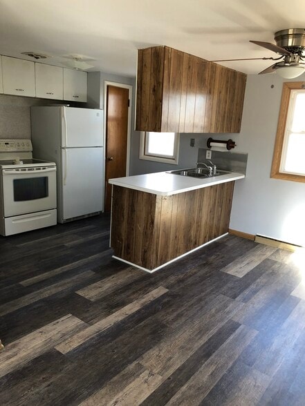 Kitchen - 1106 Tudor St