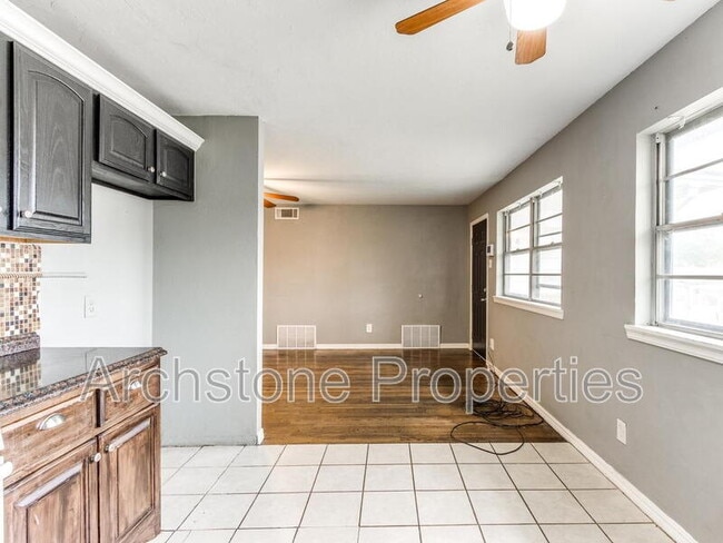 Building Photo - 608 Holoway Dr