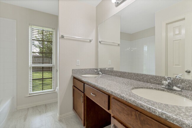 Building Photo - 17131 Quail Park Dr
