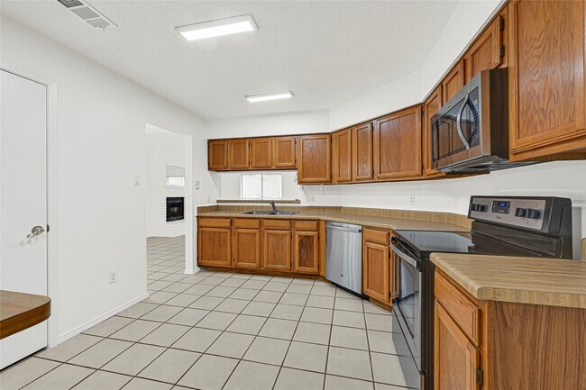 Building Photo - 2335 Bisontine St
