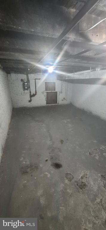 Building Photo - 627 S Pulaski St