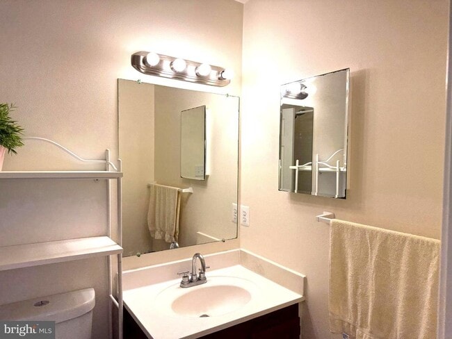 Building Photo - 5608 Gosling Ct