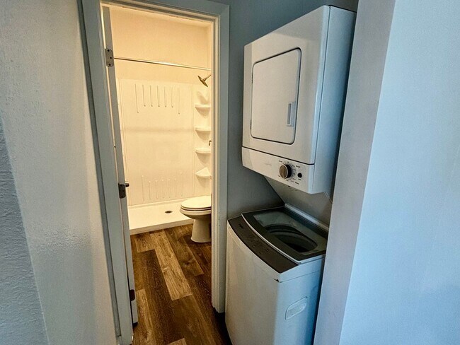 Building Photo - Move in Promotion for 1st 12 months! Updat...