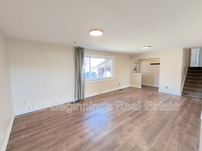 Building Photo - 5330 Silver Spur Ave