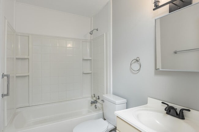 Building Photo - 7742 Holiday Hills Cir