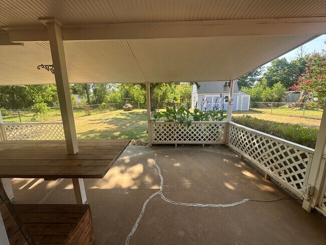 Building Photo - 2524 Eagle Dr