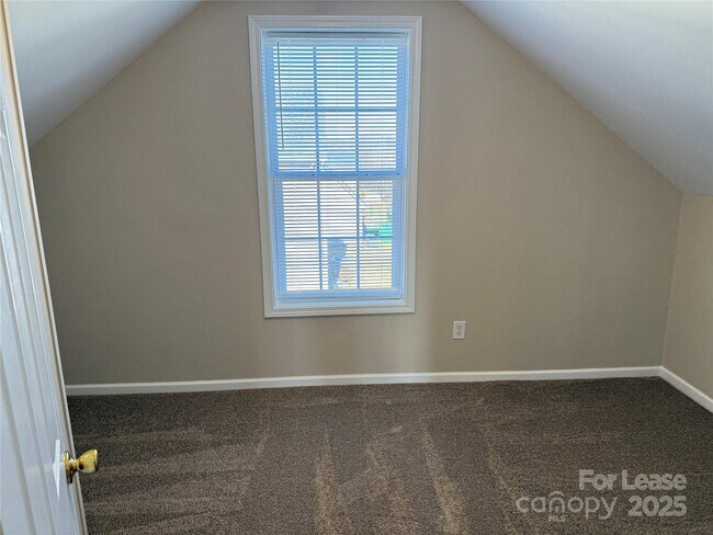 Building Photo - 918 Faye St