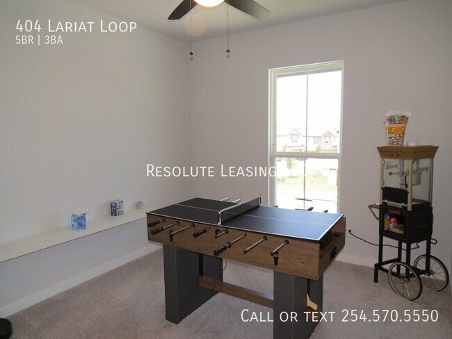 Building Photo - 404 Lariat Lp