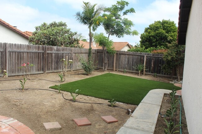Building Photo - Perfect single-level home on a quiet Cul-d...