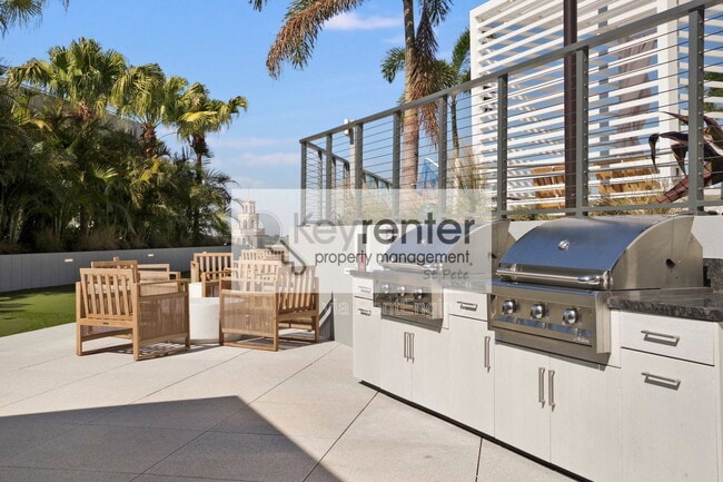 Building Photo - 400 Central Ave