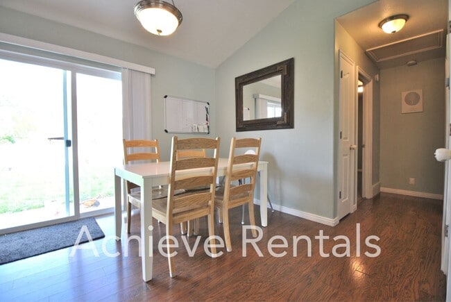 Building Photo - 43 1350 E