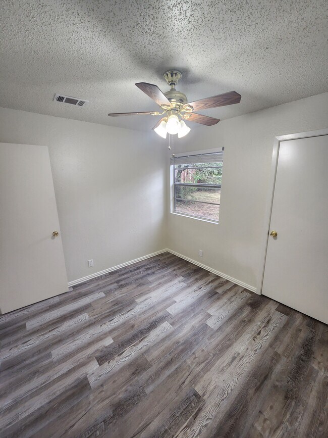 Building Photo - 3804 Rocky Hollow Trl