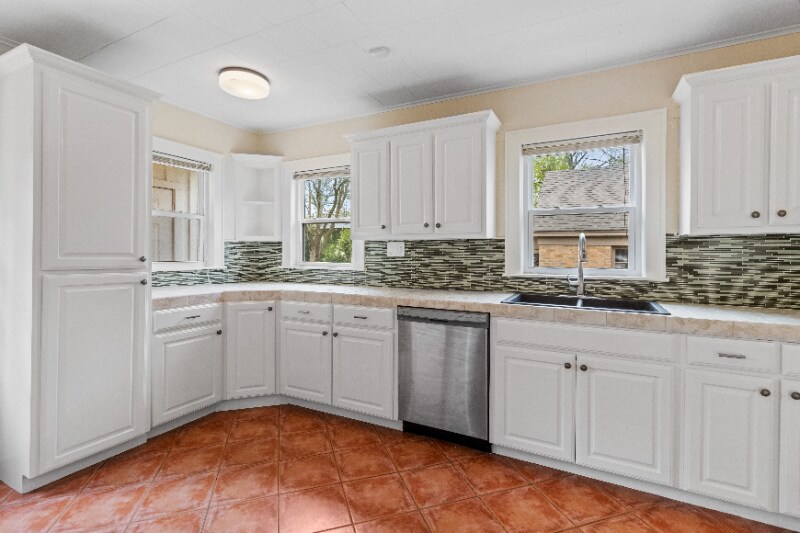 Building Photo - 315 E 1st St