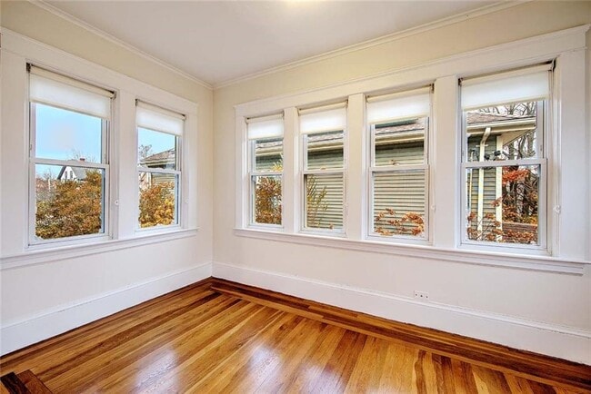 Building Photo - 127 Evergreen St