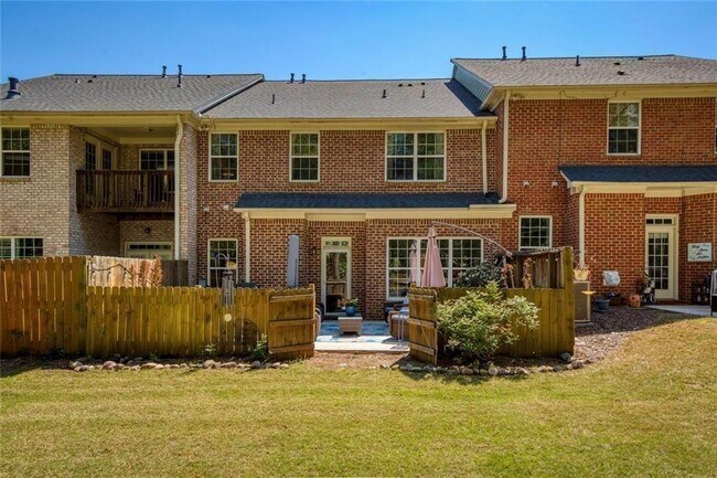 Building Photo - 1404 Lexington Dr