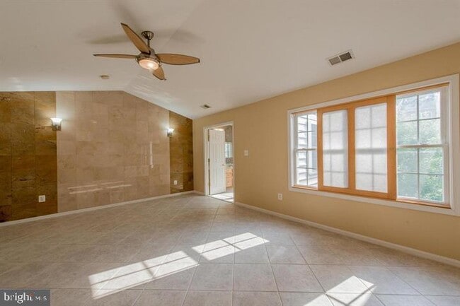 Building Photo - 8823 Montjoy Pl