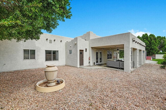 Building Photo - 2005 E Racquet Club Rd