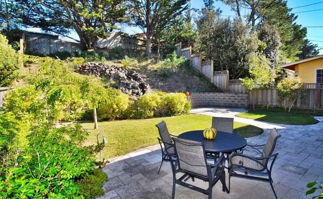 Building Photo - Beautiful 4 Bedroom Home Near Sweeney Ridge Trail