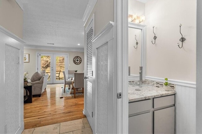 Building Photo - 1052 Travelers Trail