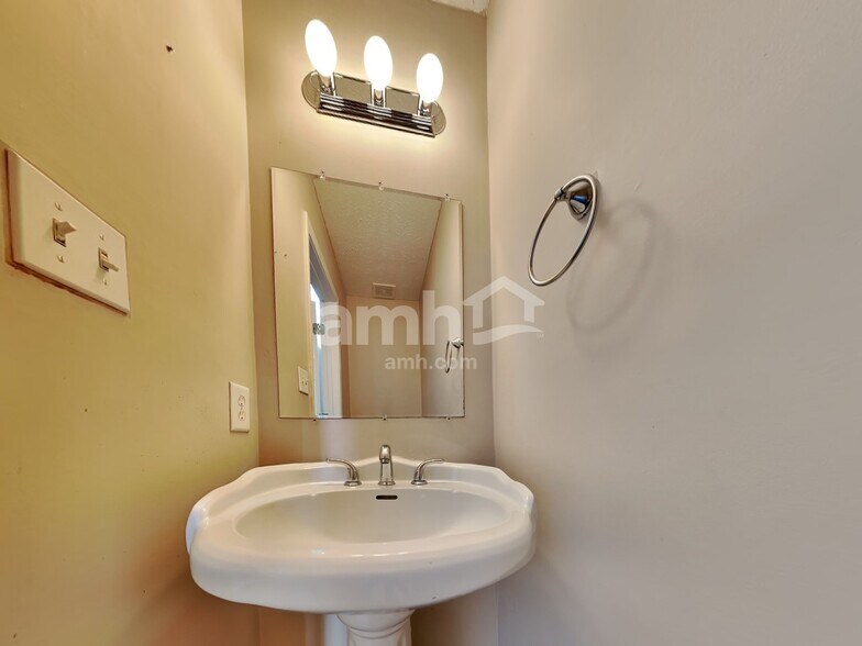 Building Photo - 1150 Rock Ledge Pass