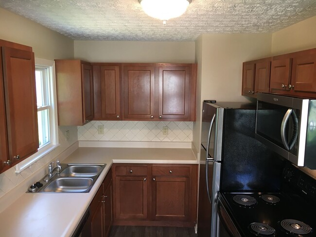 Building Photo - **2-BEDROOM HOME IN NORTH COLUMBUS!!**