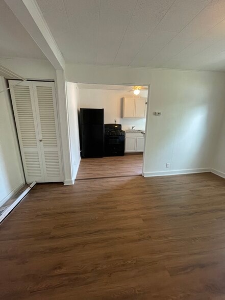 Primary Photo - 272 Linden St