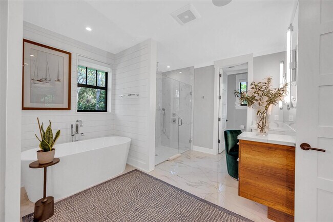 Building Photo - 450 N Swinton Ave