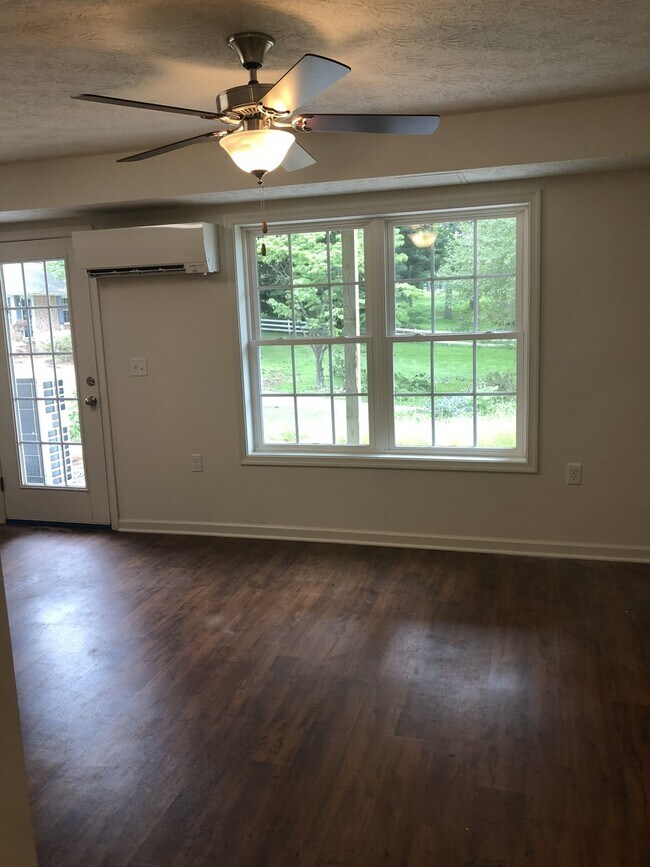 Building Photo - ***MOVE IN SPECIAL***One Bedroom Apartment