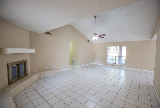 Building Photo - Brick Ranch with 2 car garage