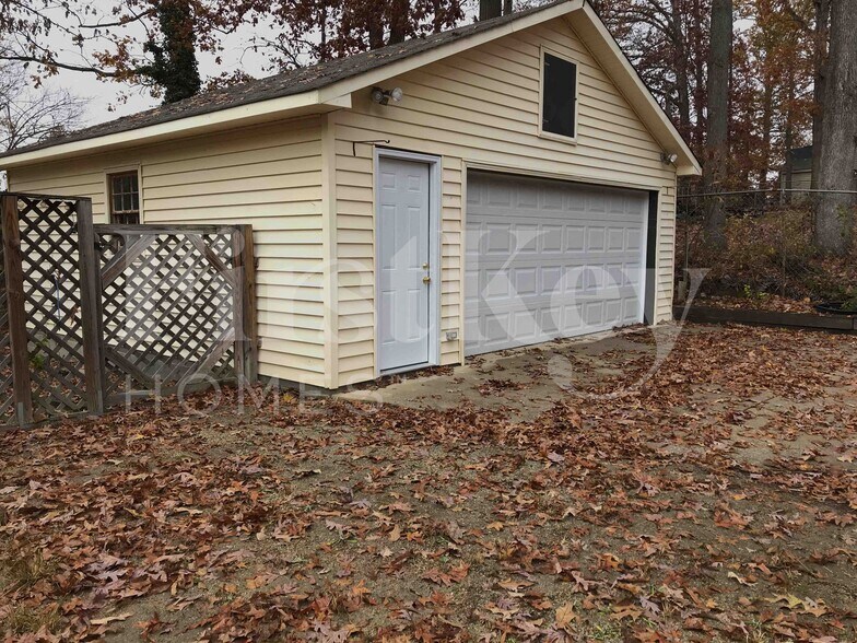 Building Photo - 4114 Farmbrooke Dr