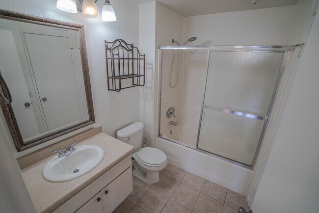 Building Photo - COMING SOON! Charming 1-Bedroom Home in Sa...