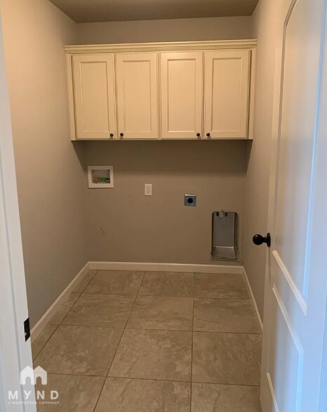 Building Photo - 2303 SW Worthington Ave