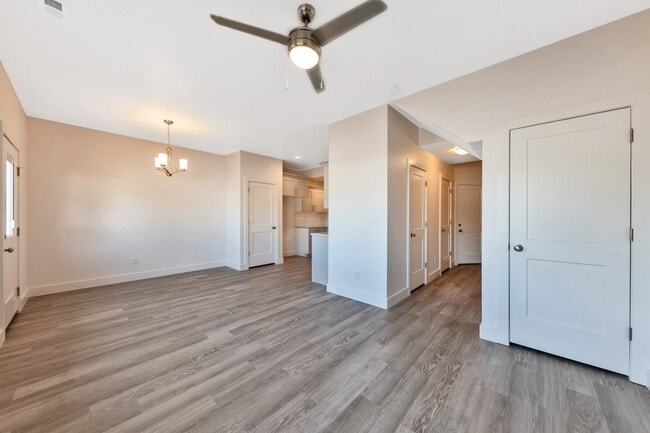 Building Photo - Beautiful 3 Bed, 2.5 Bath Town Home Located in the Sycamore Place Community in West Haven! Availa...