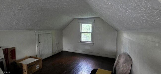 Building Photo - 382 W Cedar St