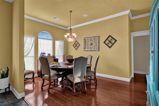 Building Photo - 17105 Gladstone Ln