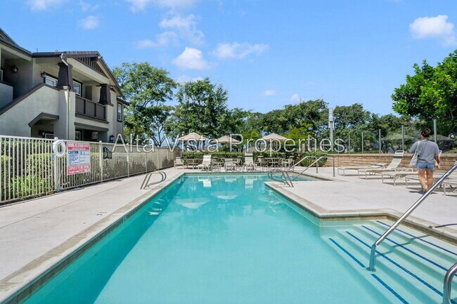 Building Photo - 16912 Laurel Hill Ln