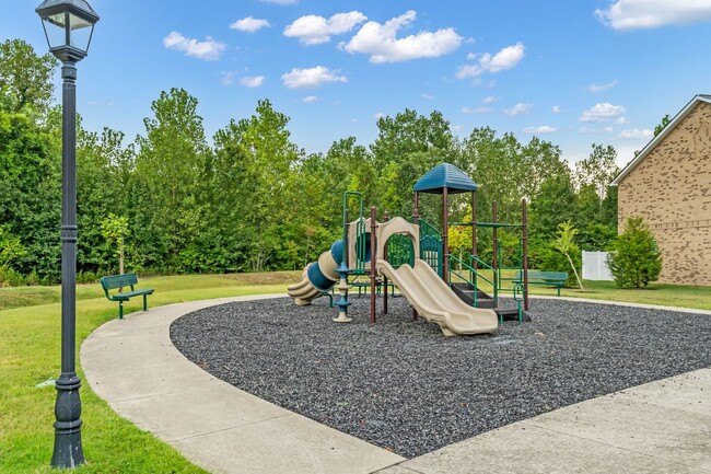 Building Photo - Awesome Goodlettsville Townhome in Conveni...