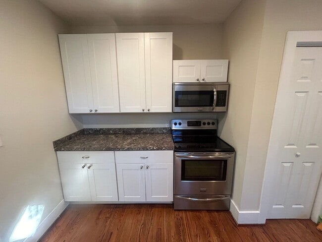 Building Photo - 1506 Charlton St