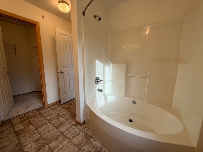 Building Photo - Three Bedroom Townhome in DuPont