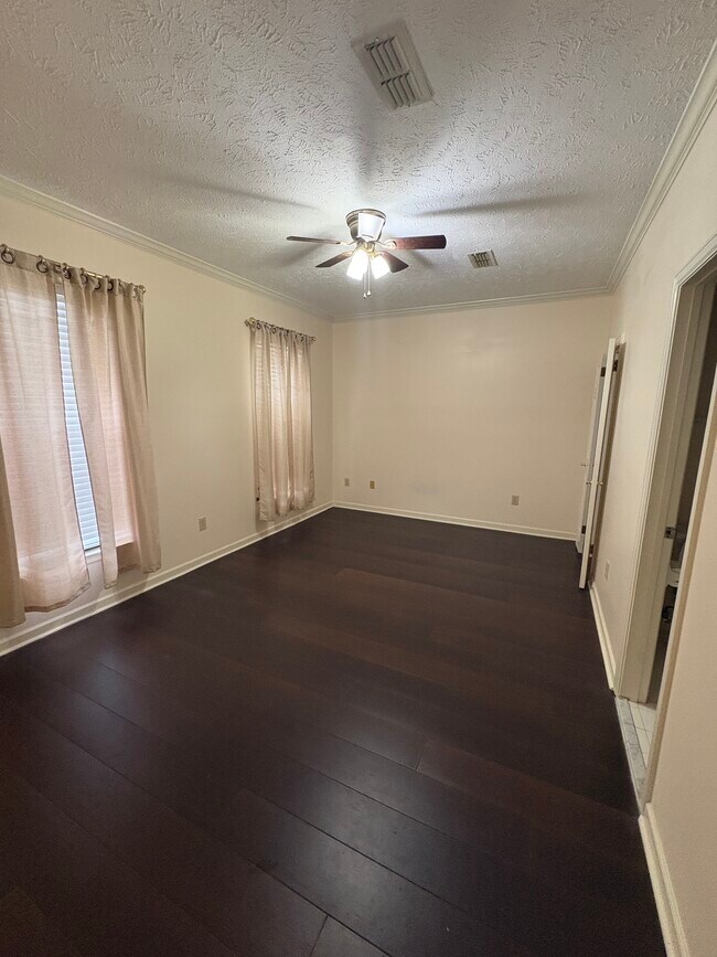 Building Photo - 2041 Station Ct