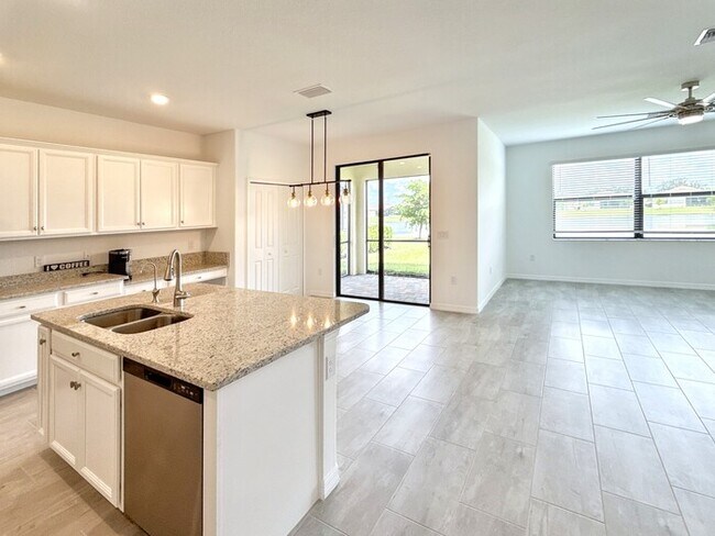Building Photo - 11305 Shady Blossom Dr