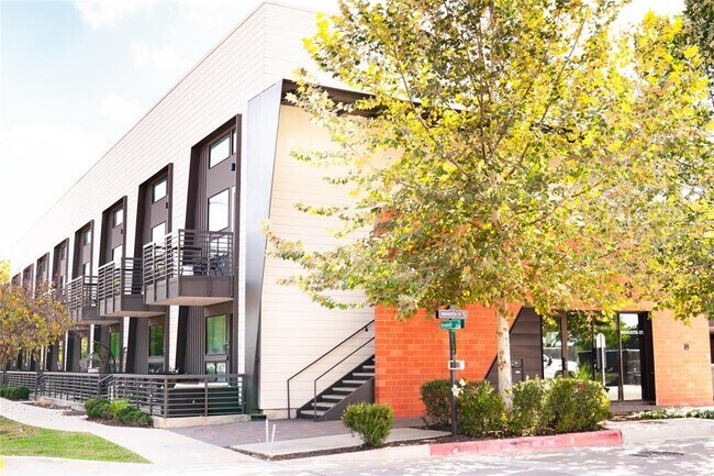 Building Photo - 49 Navasota St